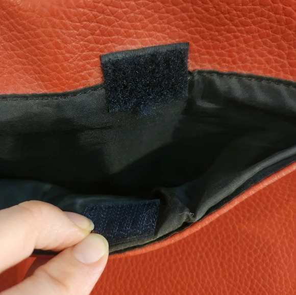 Vintage Tommy Hilfiger Red Faux Leather square Shoulder Bag, 90's, Retro - Picture 4 of 16